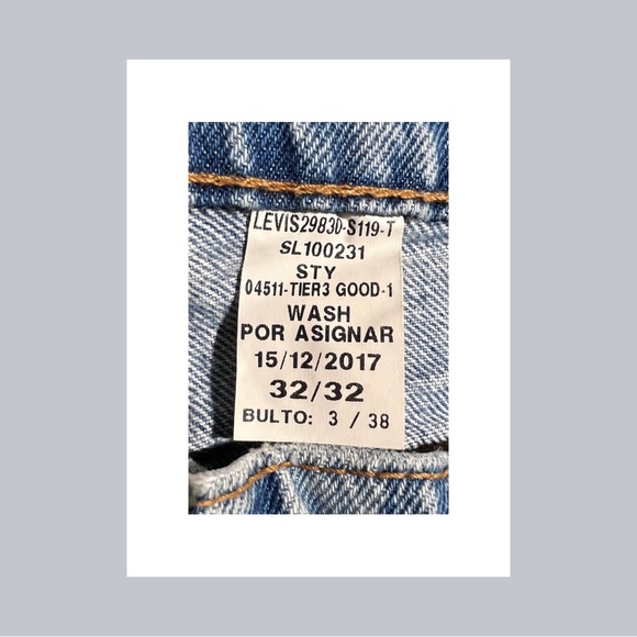 Men’s vintage Levi’s. Checkered blue denim. Size 32x32. - Picture 4 of 5